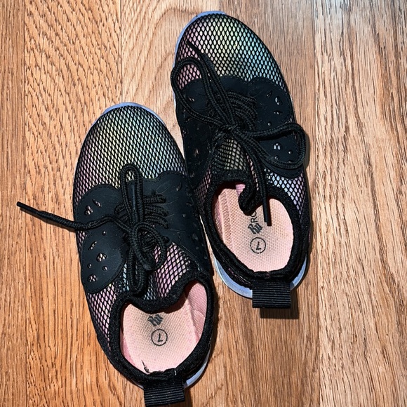 Rocawear Mesh Pastel Rainbow Sneakers - Picture 10 of 10